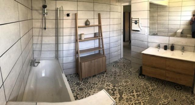 Loft Reve Du Soir 125 M2 Climatise 350 M De La Gare Apartment Lourdes Exterior photo